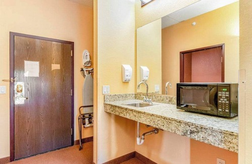 Wisconsin Dells Condo | Riverside Studio: Golf & Private Balcony Views