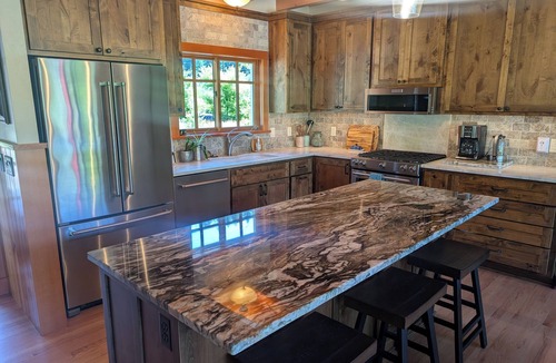 Vida House | RiverSong Main: 3br 2ba River Access, Rock Pool, Creek View, Nature Life