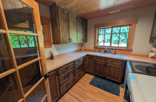 Vida House | RiverSong Main: 3br 2ba River Access, Rock Pool, Creek View, Nature Life
