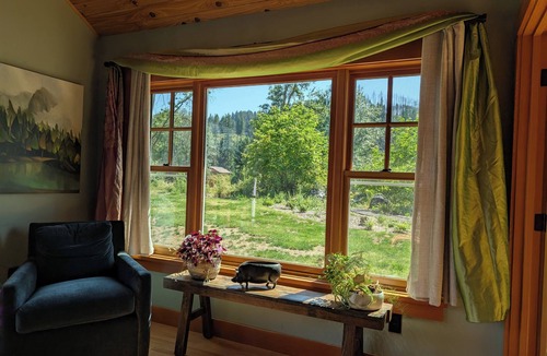 Vida House | RiverSong Main: 3br 2ba River Access, Rock Pool, Creek View, Nature Life