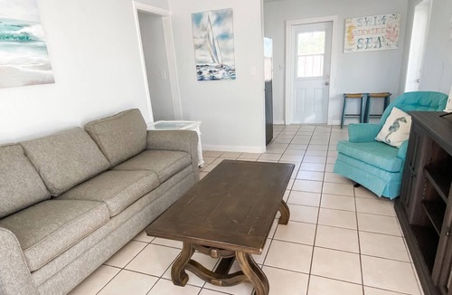 Tropic Cottage | Riverview Cottage with Private Patio and Backyard