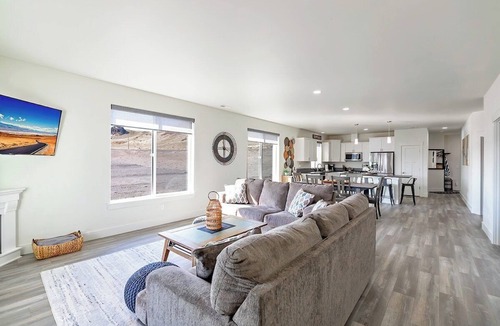 Sunland Estates House | Riverview Retreat · Riverview Retreat - Community Pool open!