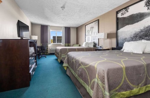 El Paso Hotel | Roadside Comfort Stop, Easy Highway Access | Near Bloomington & Peoria