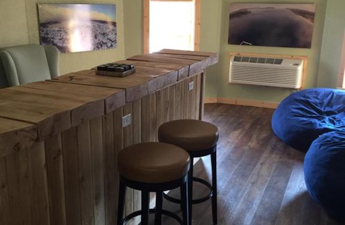 Munising Hotel | Roam Inn