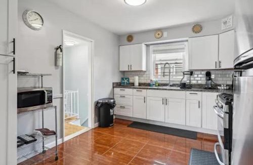 Queens House | Rockaway 3 bedroom suite by the Sea.