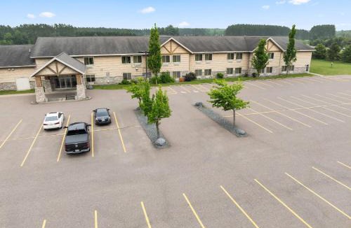 Tomahawk Hotel | Rodeway Inn & Suites Tomahawk