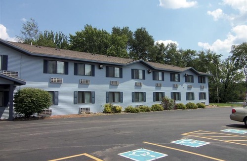 Rhinelander Hotel | Rodeway Inn