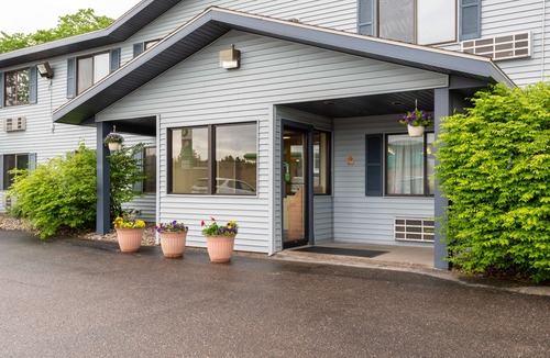 Rhinelander Hotel | Rodeway Inn