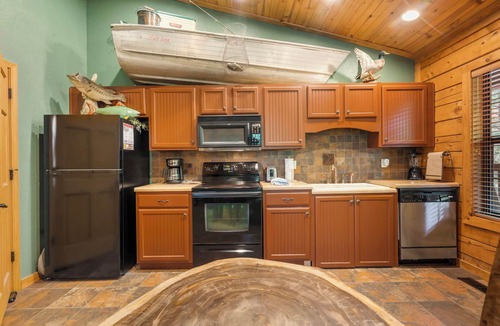 Branson Theater District Cabin | Romance, Relaxation, Branson Nights | Near Shows & Tanger