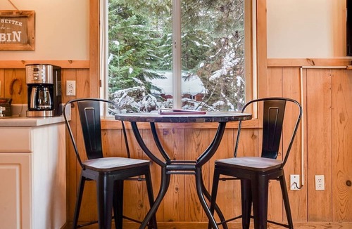 Trout Lake Cabin | Romantic and Secluded Cabin Rental for Couples' Getaway near Mount Adams, Washington