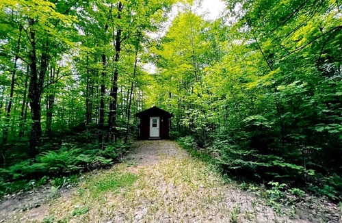 White Lake Cabin | Romantic Cabin for a Cozy Escape in Nature near White Lake, Wisconsin