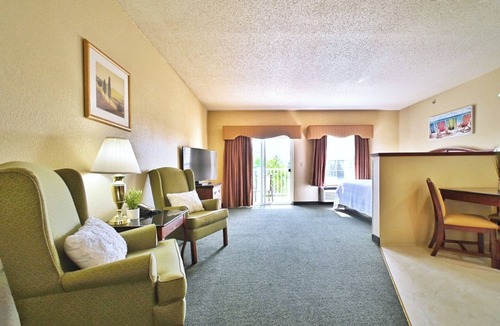 Pembine Hotel | Romantic Island Retreat w/Riverside Dining, Pool & Outdoor Adventures!