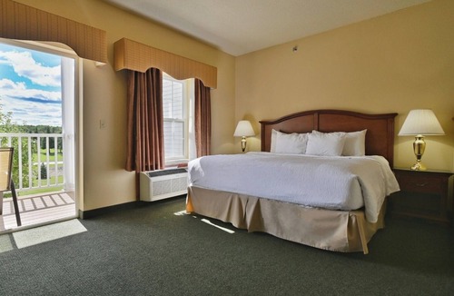 Pembine Hotel | Romantic Island Retreat w/Riverside Dining, Pool & Outdoor Adventures!