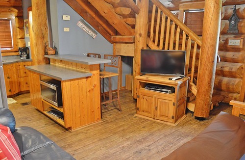 Marble Falls Cabin | Romantic Lakefront Cabin with Views