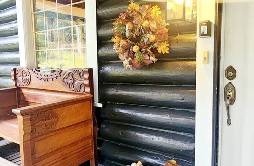 Castle Rock Cabin | Romantic Peaceful Log Cabin w/Hot Tub & Fireplace