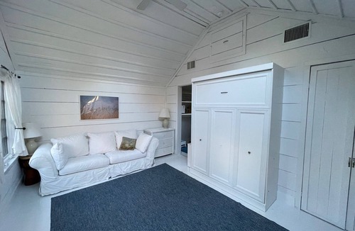 Sag Harbor Apartment | Romantic Studio Cottage, Walk to Town