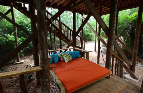 Brenham Cabin | Romantic Treehouse @ Scenic Hill Retreat