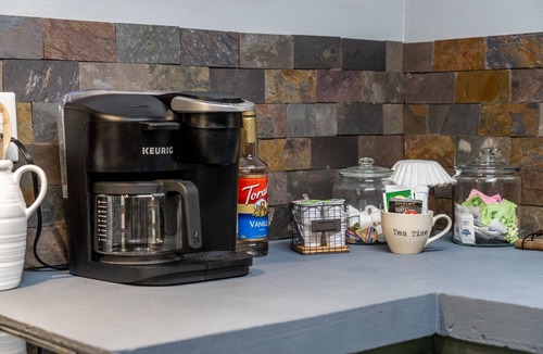 Jones Mills Cabin | Romantic Waterfall cabin-Hot Tub-Coffee & Tea Bar-Fire Pit