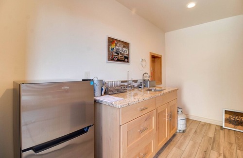 Bend Apartment | Rooftop Deck Walk to River Downtown Fire pit