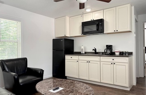 Indian River House | Room 12 (Suite) at Inland Lakes Motel