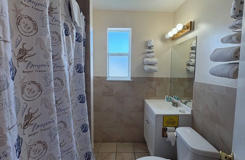 Upper Matecumbe Key Hotel | Room #2 in Charming hotel with AC in sunny Islamorada