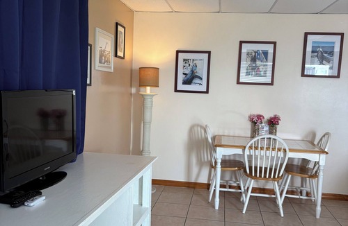 Upper Matecumbe Key Hotel | Room #2 in Charming hotel with AC in sunny Islamorada