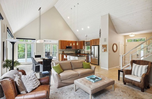 Drummond House | Rosa Retreat on Little Rosa Lake