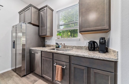 Montgomery House | Rushing Spring Getaway | 3 BR | Modern Home with Peaceful Lake Views & Backyard