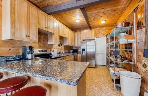 Government Camp House | Rustic and Serene Cabin with Great Home Essentials Close to Skiing