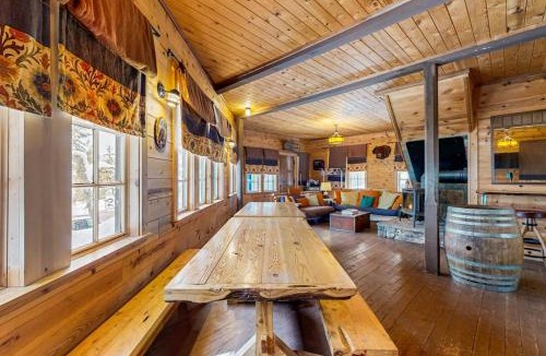 Government Camp House | Rustic and Serene Cabin with Great Home Essentials Close to Skiing