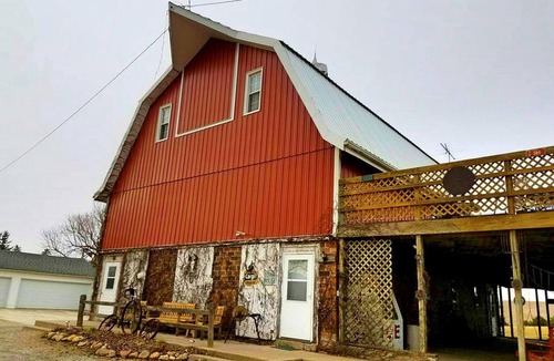 Montezuma Cabin | Rustic Barn Rental for a Rural Vacation near Des Moines, Iowa