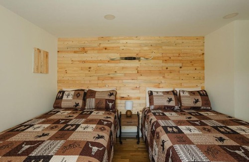 Thayer Apartment | Rustic Barn Retreat