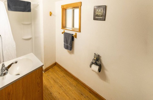 Blairsden-Graeagle Cabin | Rustic Bear Cabin at Historic Camp Layman | Feather River Getaway