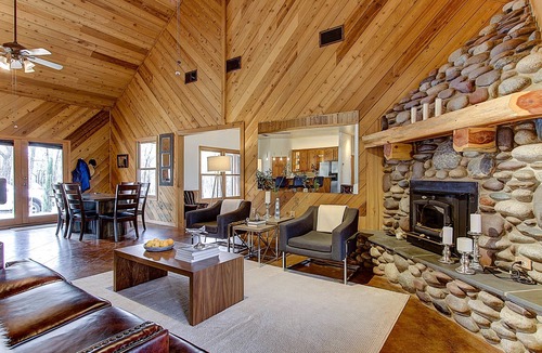 Chico House | Rustic, Beautifully Appointed Cabin in Oak Studded Privacy