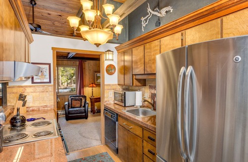 Sunriver House | Rustic cabin bungalow inside Sunriver, cute, cozy, close to village and sharc