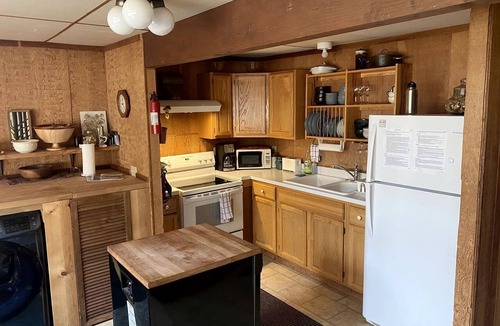 Sisters Cabin | Rustic Cabin Rental near Hoodoo Ski Area and the Deschutes River in Sisters, Oregon