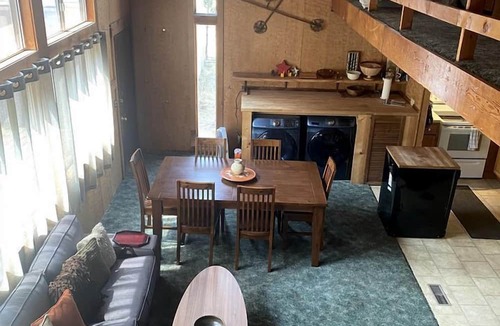 Sisters Cabin | Rustic Cabin Rental near Hoodoo Ski Area and the Deschutes River in Sisters, Oregon