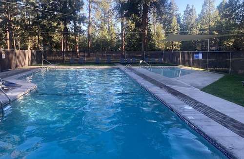 Sisters Cabin | Rustic Cabin Rental near Hoodoo Ski Area and the Deschutes River in Sisters, Oregon