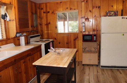 Oakhurst Cabin | Rustic Chapparal Cabin at Bass Lake Heights