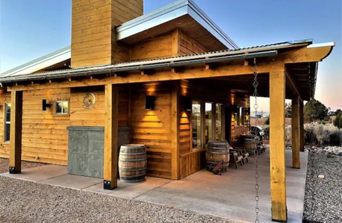 Kanab Cabin | Rustic charm awaits you in Kanab!