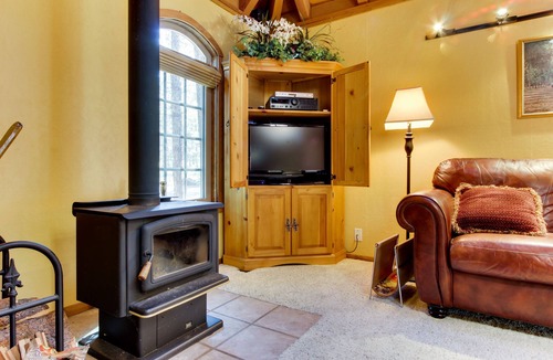 Sunriver Cabin | Rustic-Chic Home w/ Private Hot Tub, SHARC Access, Shared Pool - Great Location