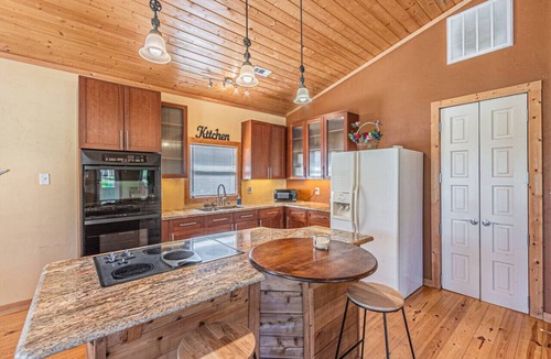 Winnsboro House | Rustic Elegance: Ponds, firepit
