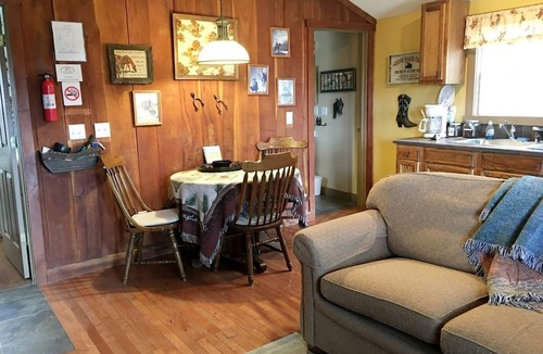 Sparta Cabin | Rustic Elegance: Vintage Decor Cabin with Mountain Scenery in Sparta