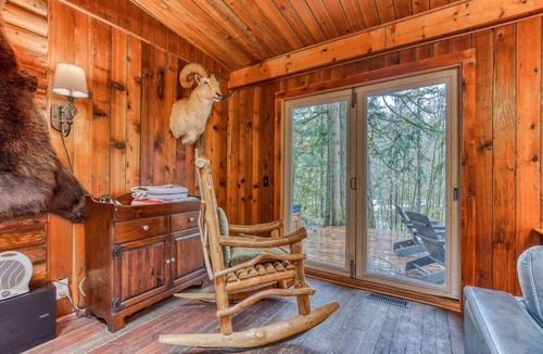 Zigzag House | Rustic lodge with private hot tub, fireplace & riverfront views - dog-friendly