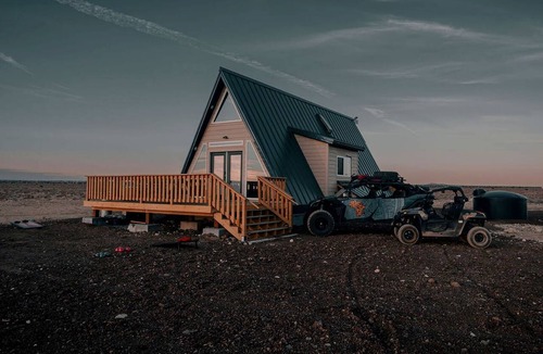 Valle Cabin | Rustic Off-Grid A-frame with Hot Tub and Sauna near the Grand Canyon for a Unique Escape in Williams, Arizona