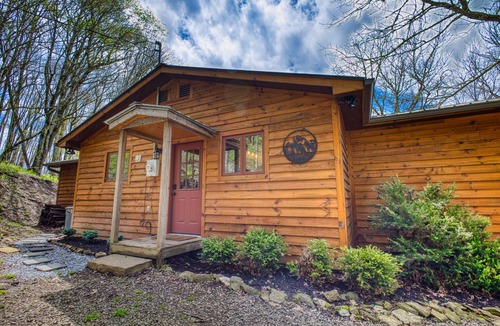 Wolf Laurel Cabin | Rustic Ridge - Wolf Laurel Gem!