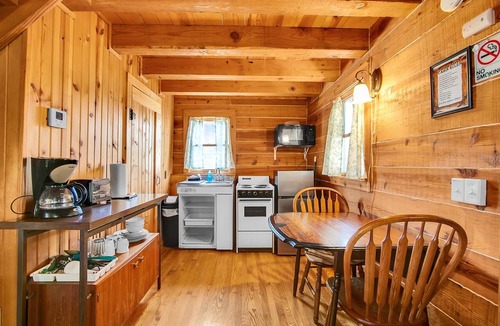 Savanna Cabin | Rustic River Cabin 7