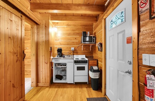 Savanna Cabin | Rustic River Cabin 9