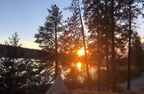 Valley RV Rental | Rustic Ruby Retreat Tipi Campsite at Jump Off Joe Lake