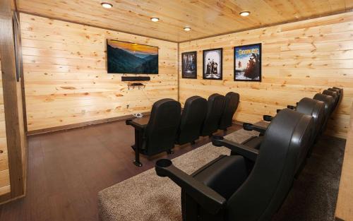 Sevierville Villa | Rustic Timber